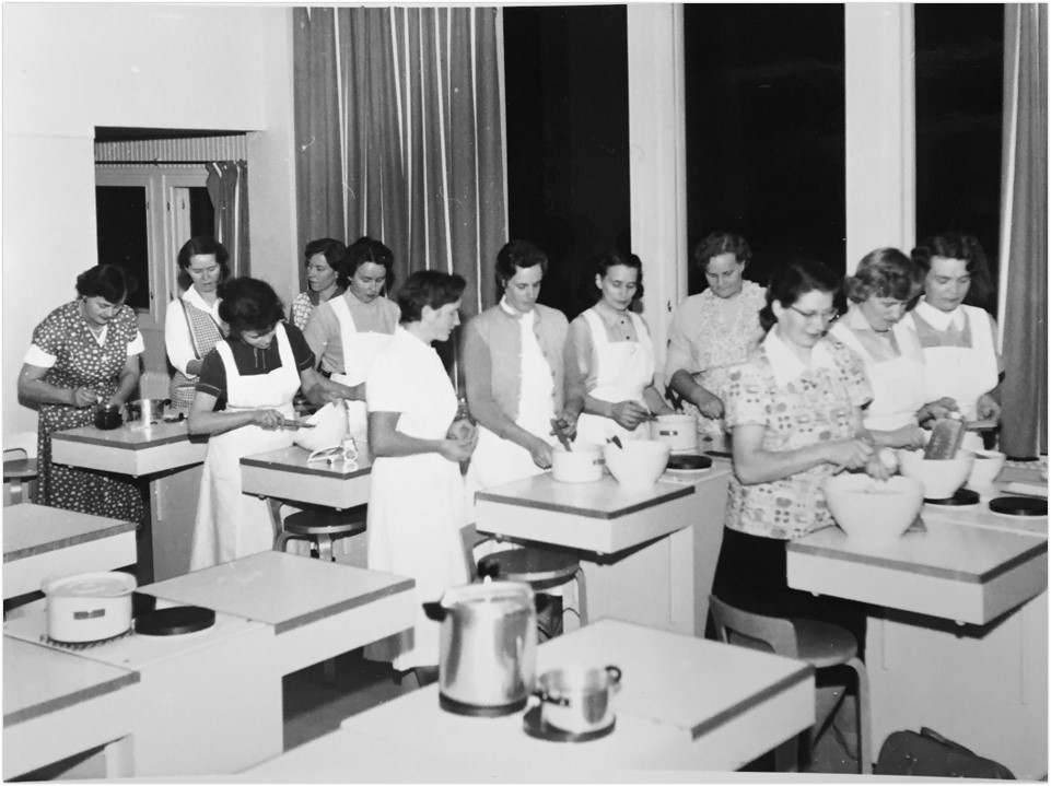 Opiston kotitalouskurssi 1950-luvulla